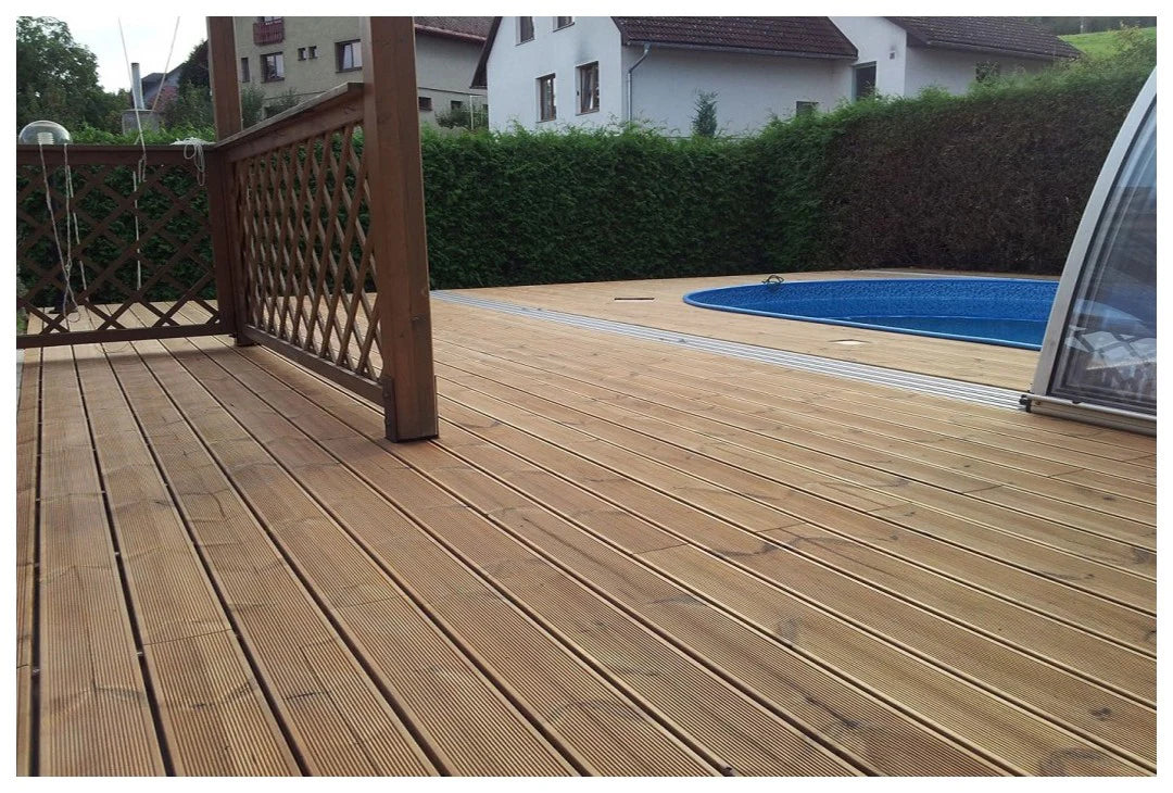 Terasový profil AntiSlip 26x117 mm, s bočnými úchytmi